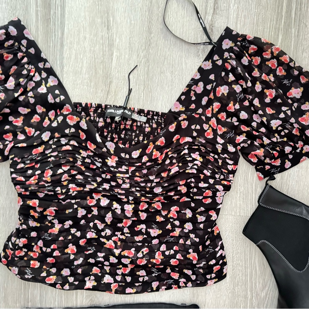 Karl Lagerfeld Paris Floral Print Black Top - Picture 6 of 12